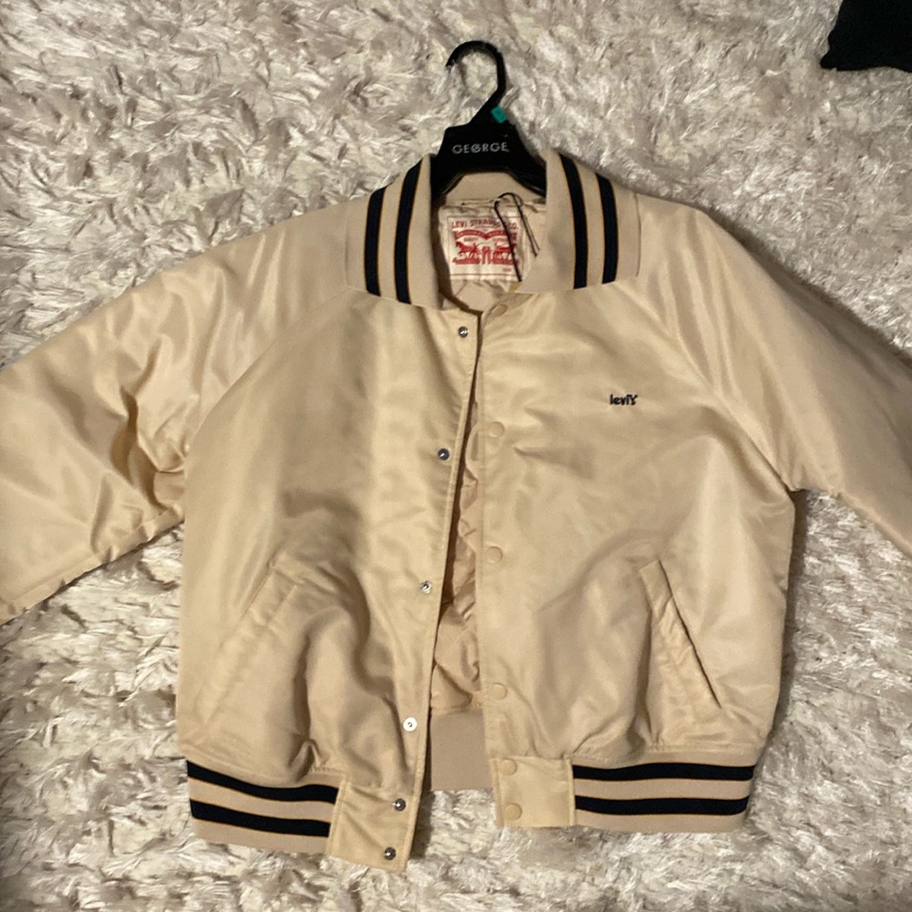 Levi Jacket! Never worn, with tags! Nonsmoking home. Very cute!